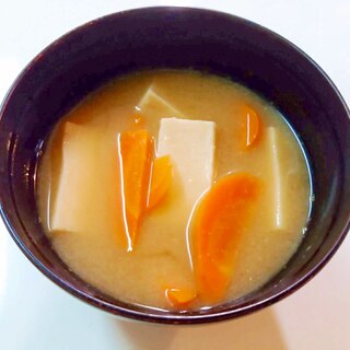 高野豆腐と人参の味噌汁